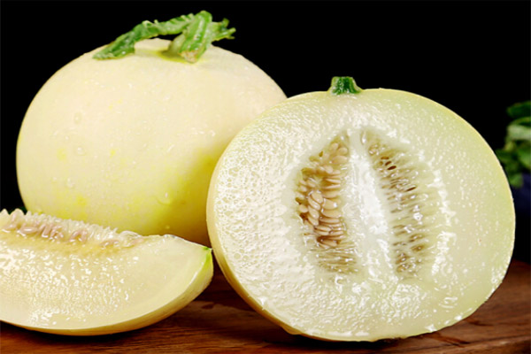 在標(biāo)準(zhǔn)光源箱中對甜瓜果肉顏色進(jìn)行分類