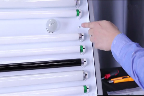 標準光源箱對色燈管的排列