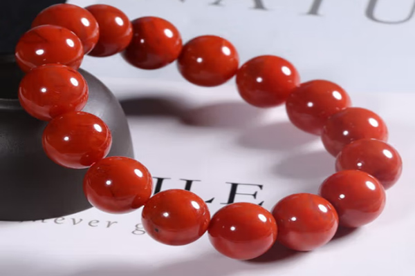 在標(biāo)準(zhǔn)光源條件下評(píng)定南紅瑪瑙的顏色