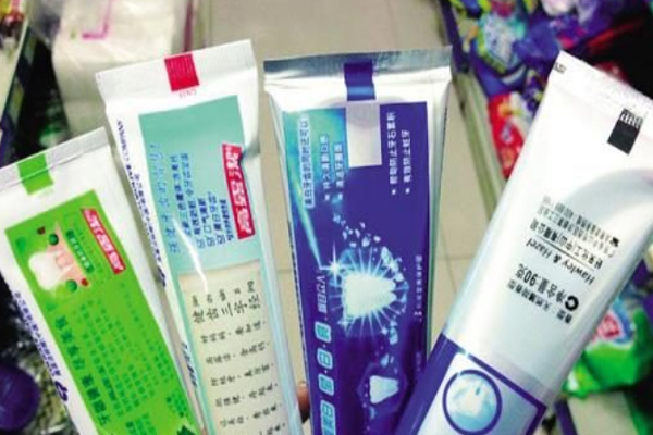 標(biāo)準(zhǔn)光源箱評(píng)定牙膏尾管的顏色