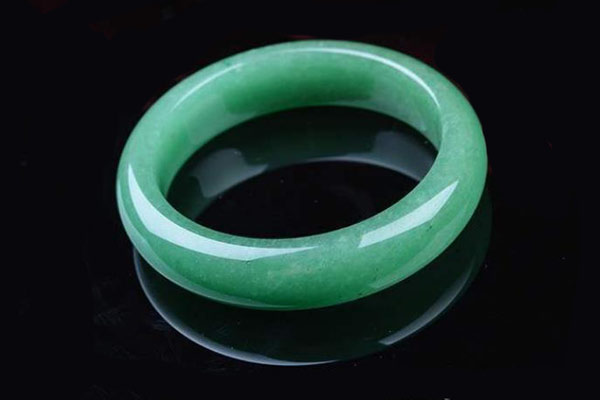 標(biāo)準(zhǔn)光源對色燈箱用于綠色翡翠顏色的評定及劃分