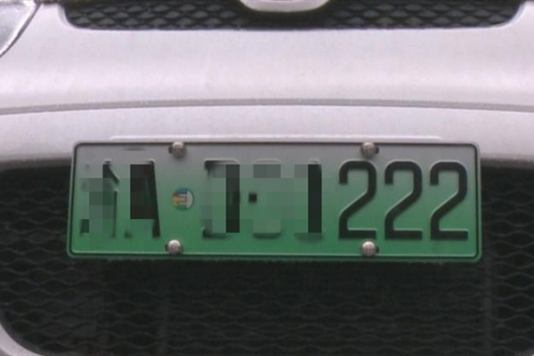 在標(biāo)準(zhǔn)光源條件下區(qū)分車(chē)牌的顏色